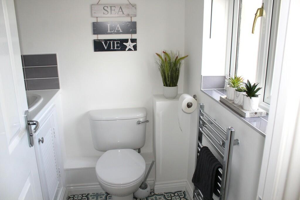 Ensuite shower ro...