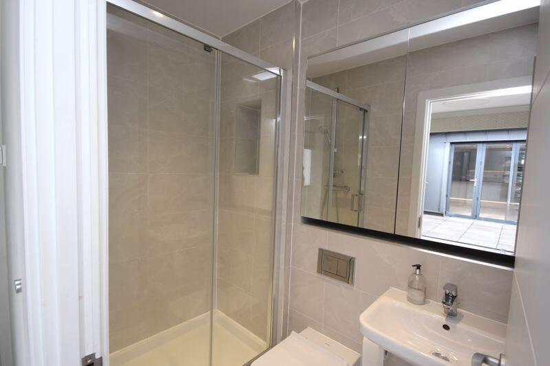 En suite to main bedroom