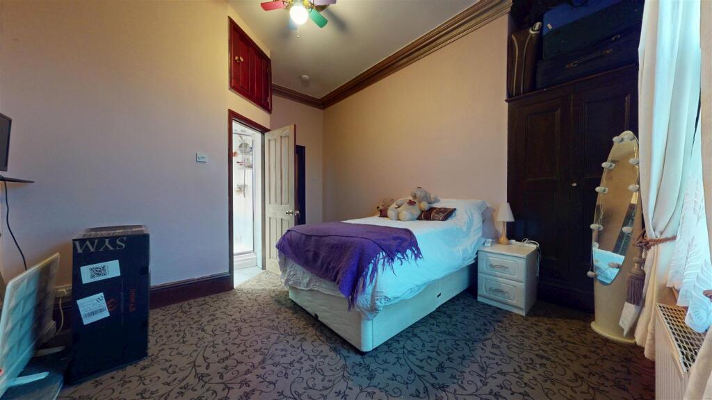 Laurel Road, Bedroom