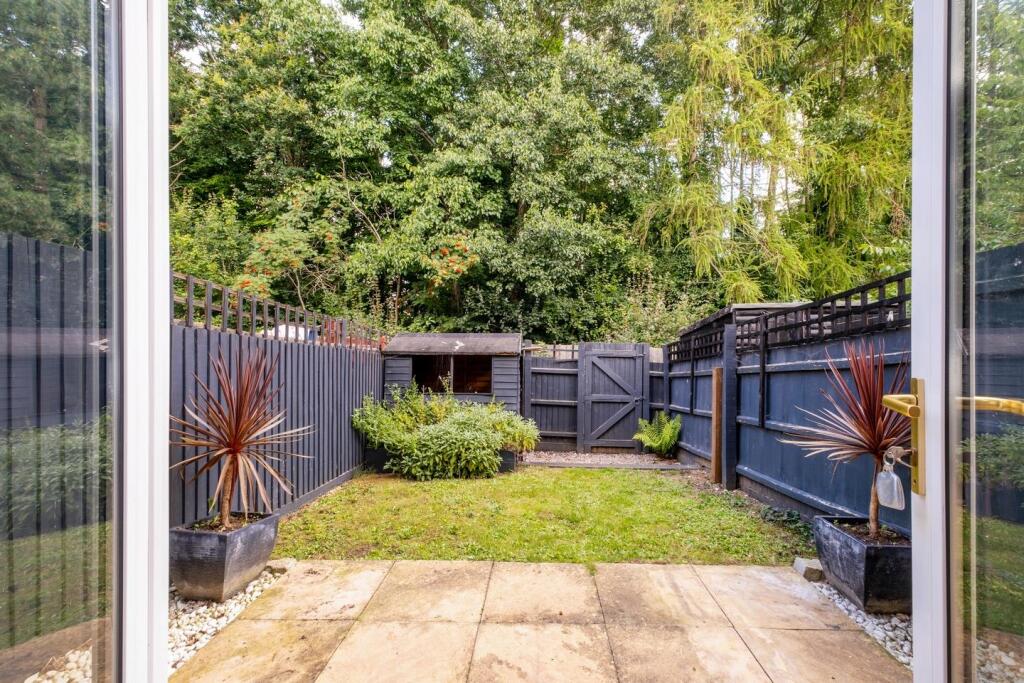 53 Cobb Close-27.JPG