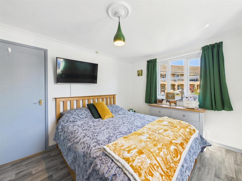 Bedroom: