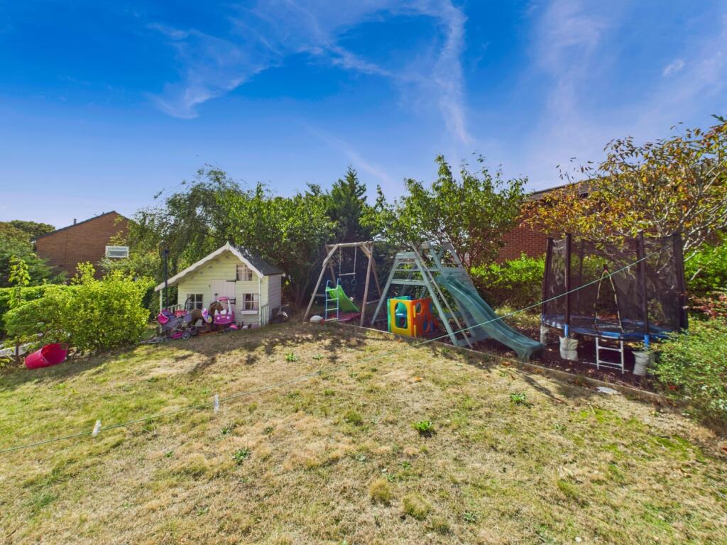 CAM02386G0-PR0143-STILL030