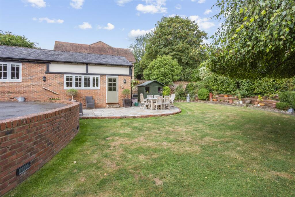 77240_Bentley Lodge 10 Egham Hill(8).jpg