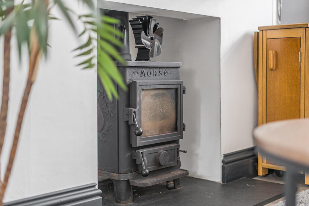 Kitchen/Living Ro...