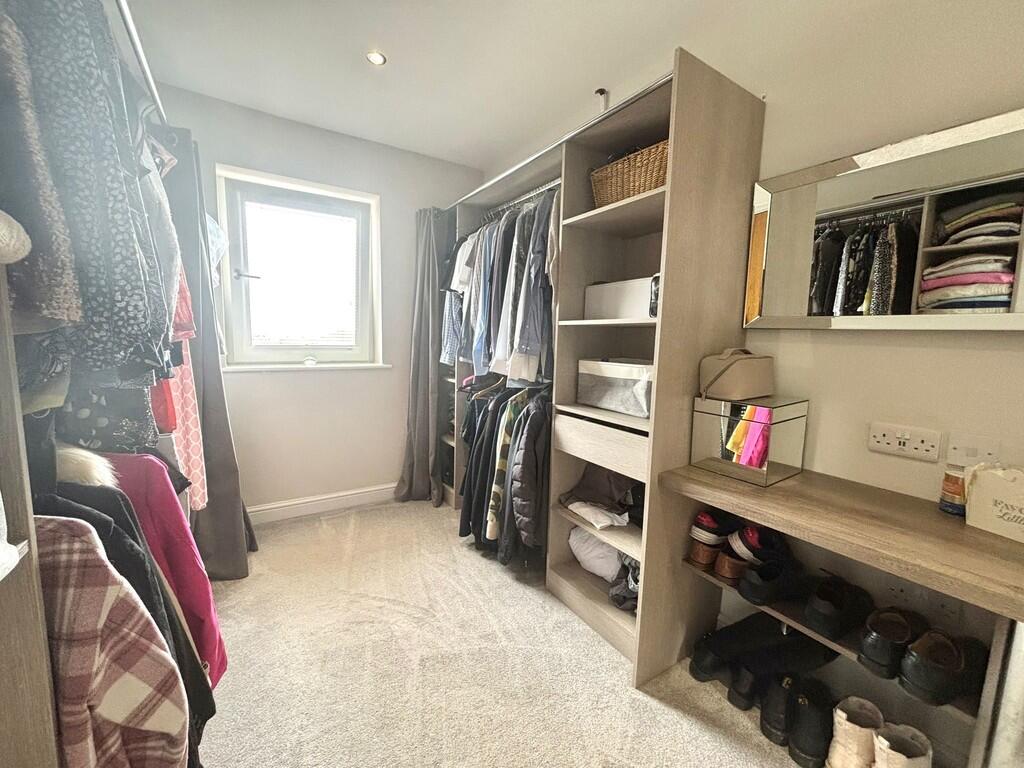 walk in wardrobe