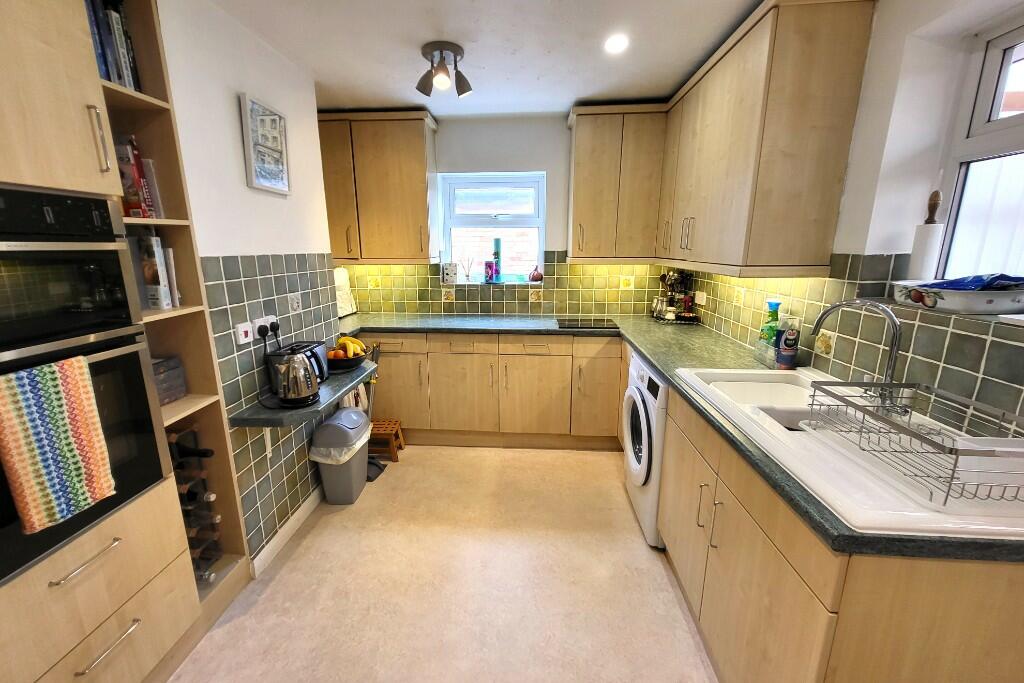 Kitchen (2) 