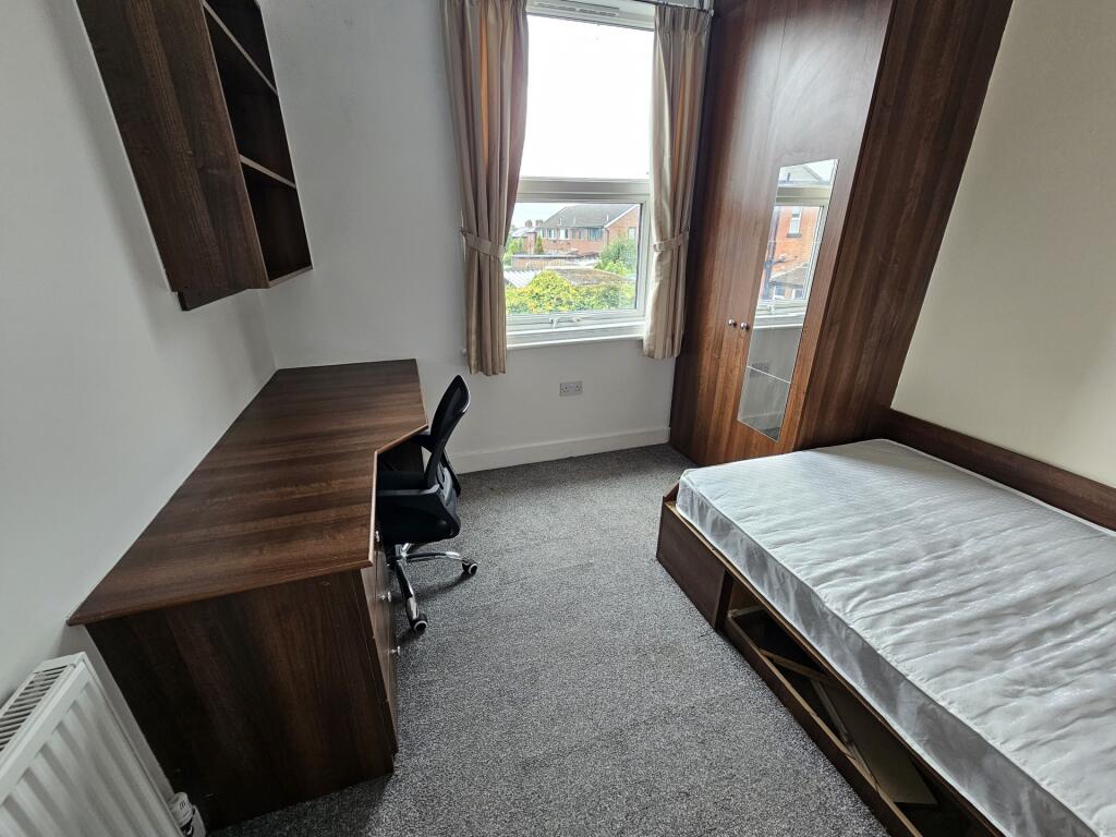 Bright and tidy single bedroom featuring a larg...