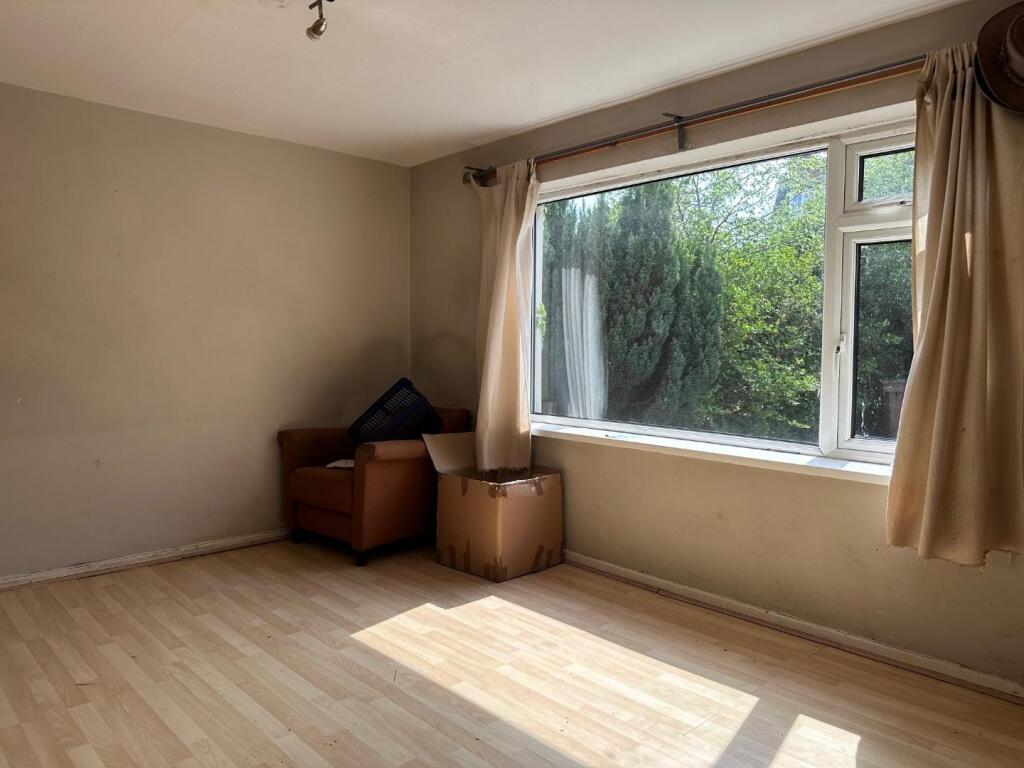 Living Room 2.jpg