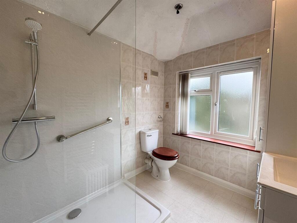 Shower room (1).jpg