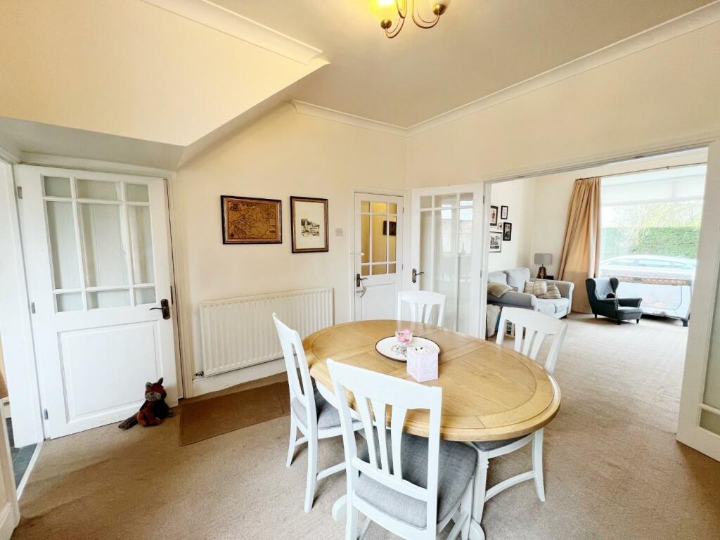 Dining Room pic 5.jpg