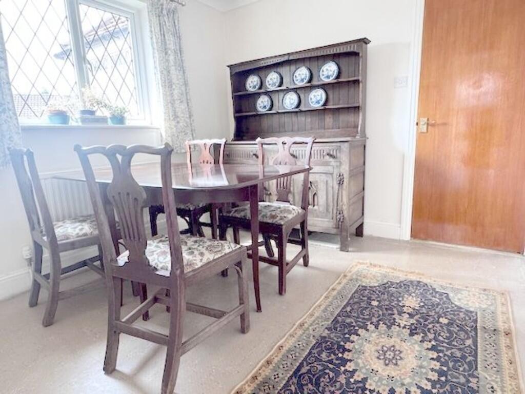 Dining area 2 lig...