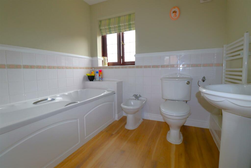 Family Bathroom.JPG