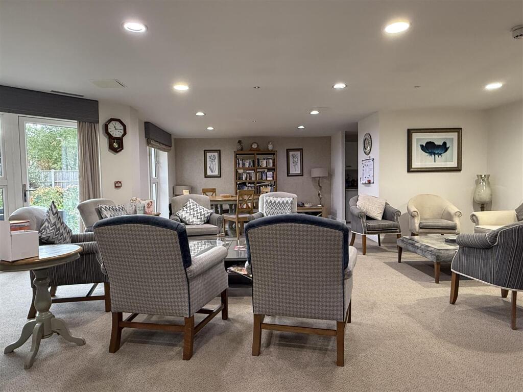 communal lounge (1).JPG