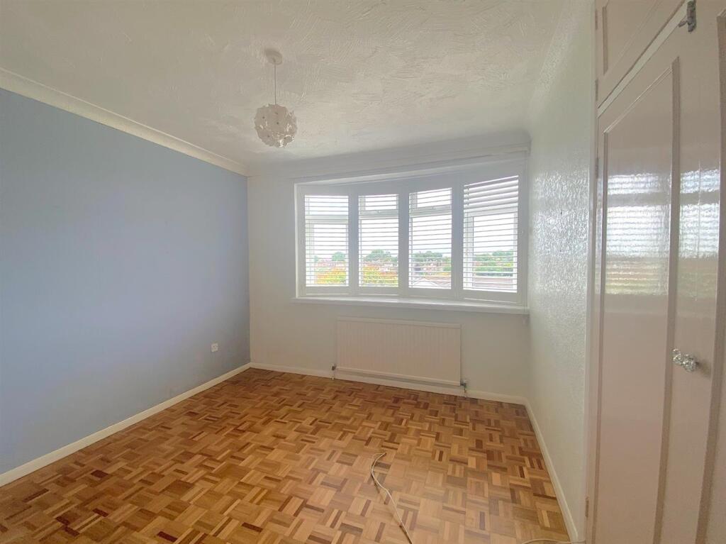 21 Lychgates Close - Bed1.jpg