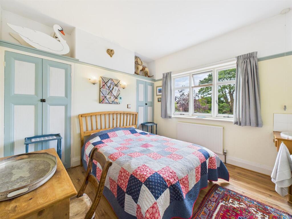 Bedroom: