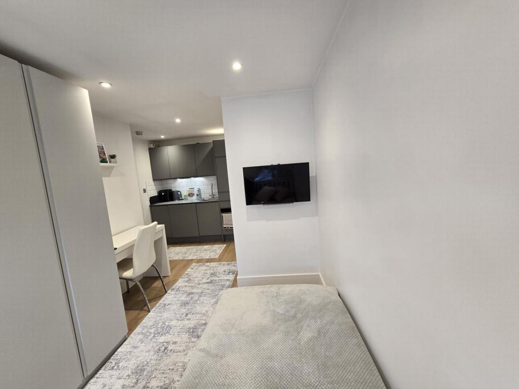 Temple Gardens, London, NW11