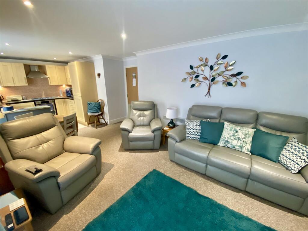 Bramleys Estate Agents - Huddersfield Road - Mirfi