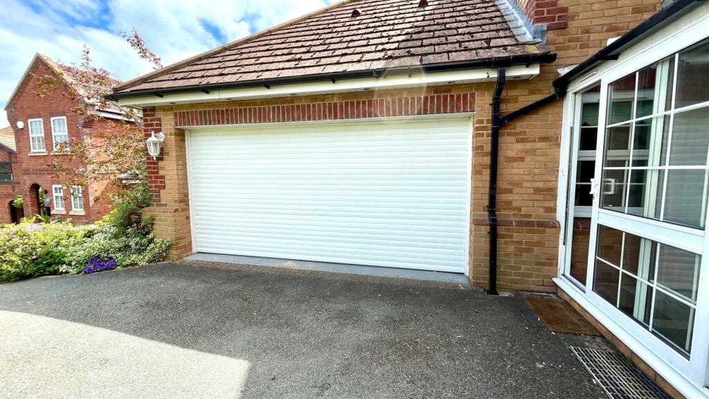 DOUBLE GARAGE