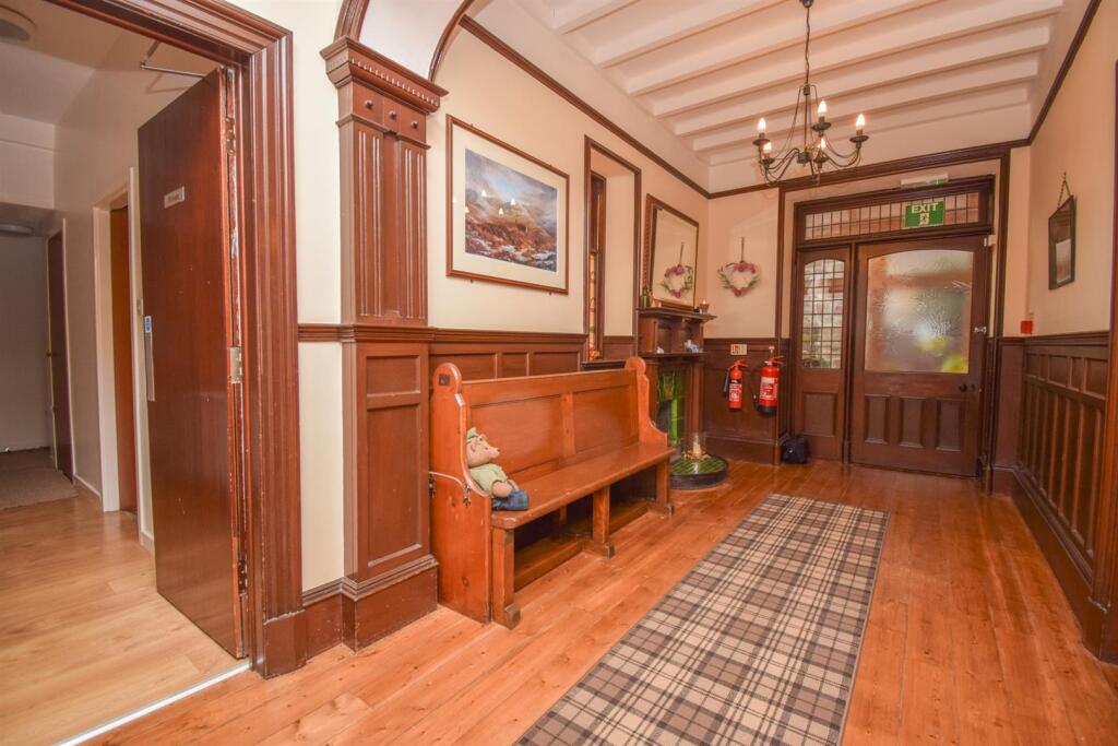 ENTRANCE HALL (2)-2.jpg