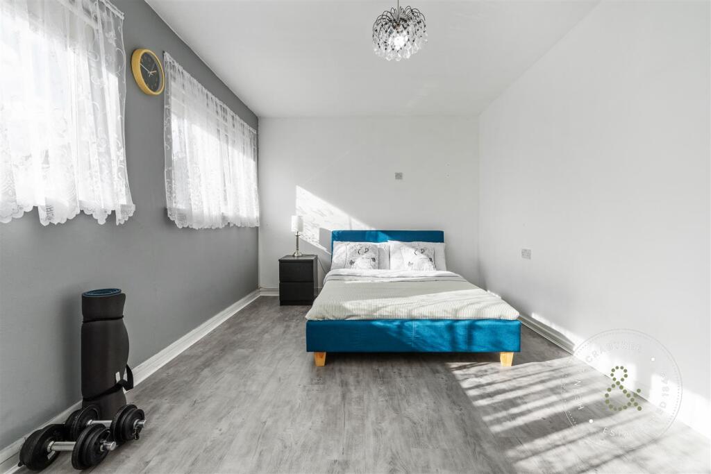 The Hawthorns (12).jpg