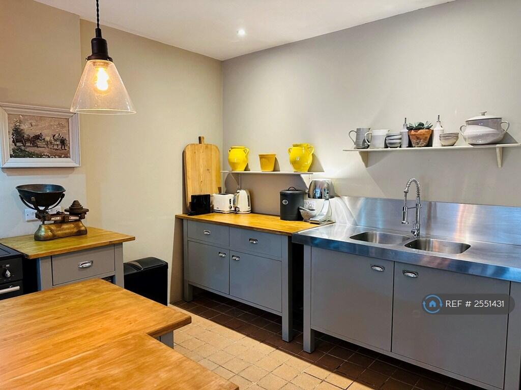 London Cottage Lympstone Kitchen