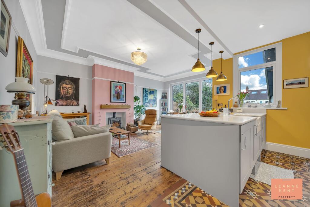 Kitchen Diner (Family Room)