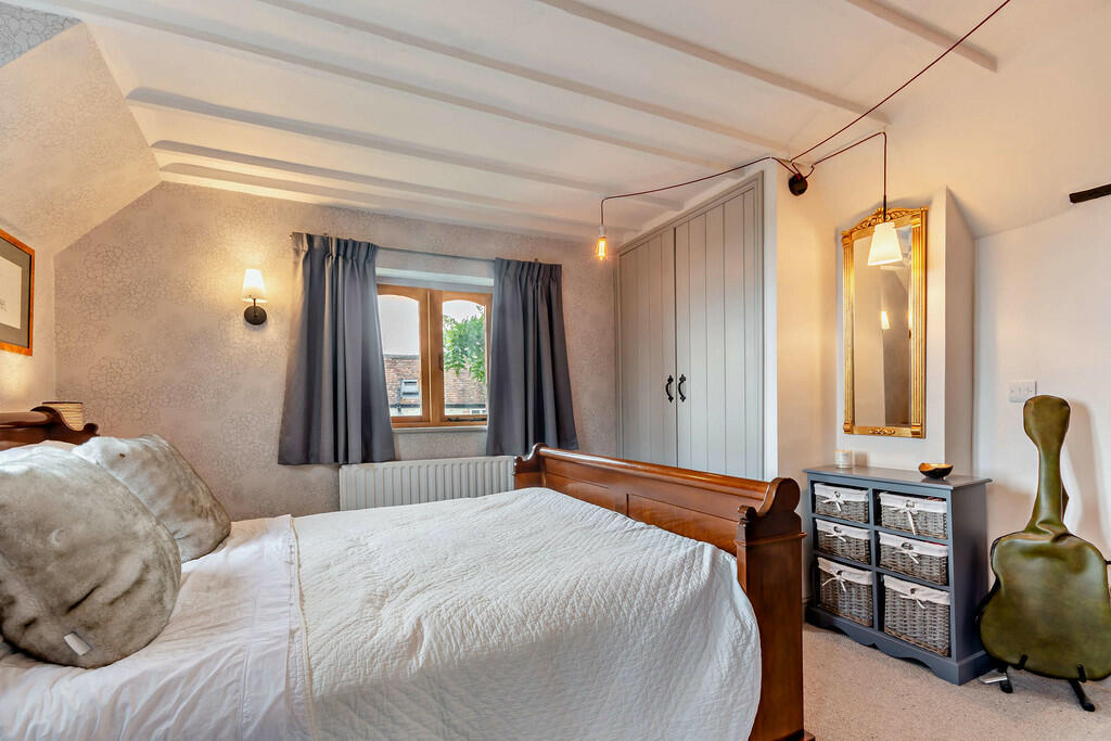 8618429-interior0...