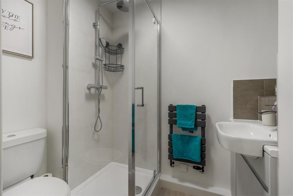 En-Suite Shower Room/WC