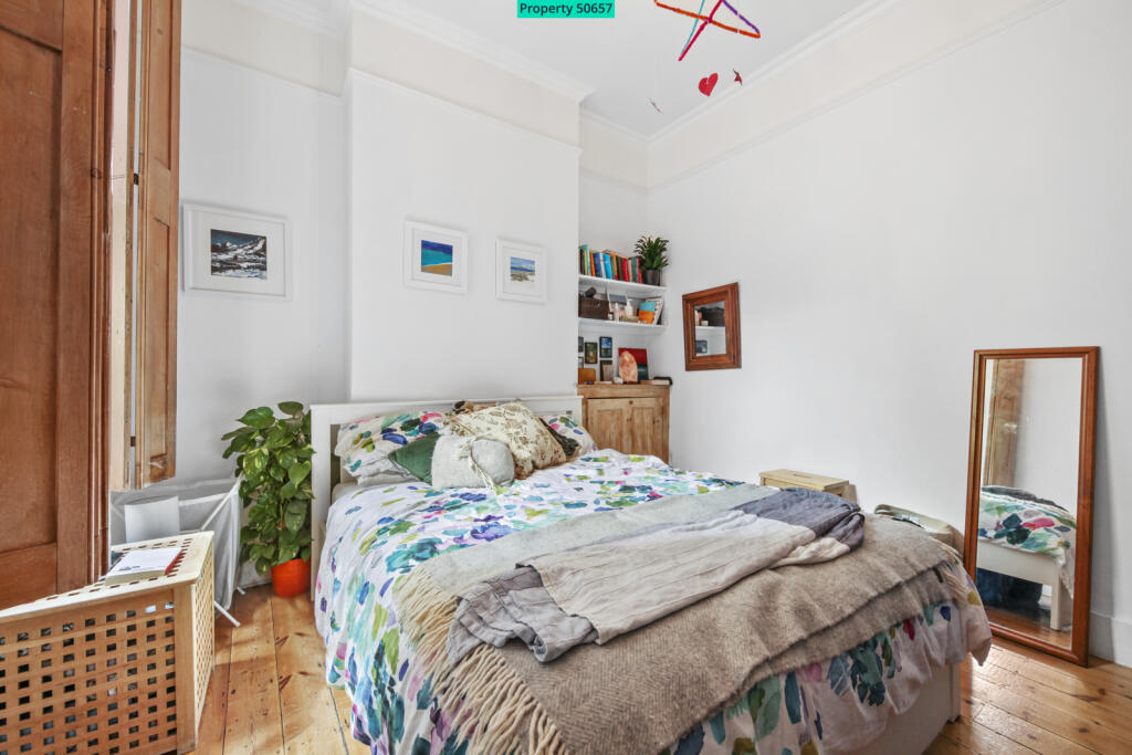 WELL PROPORTIONED BEDROOM TO EASILY FIT A KING SIZ