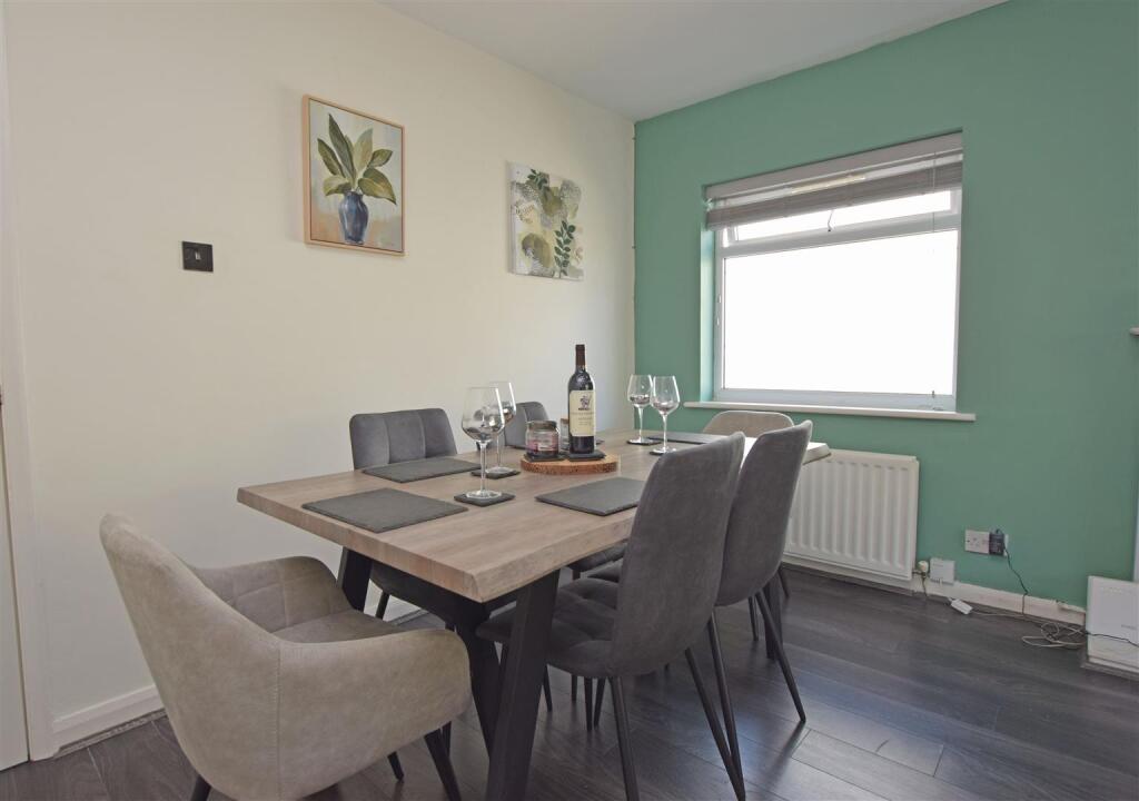 Dining Area.JPG
