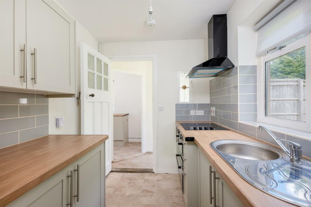 40 Hughes Close-7.jpg