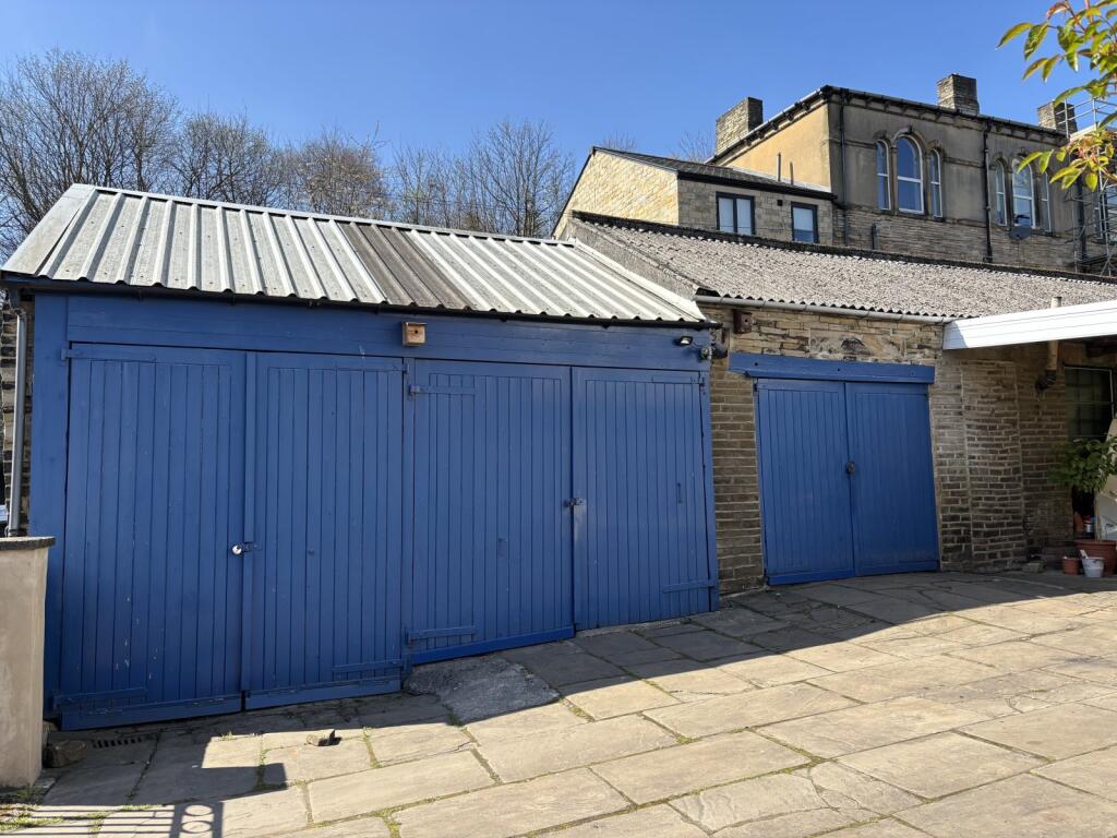 Garage/Workshop