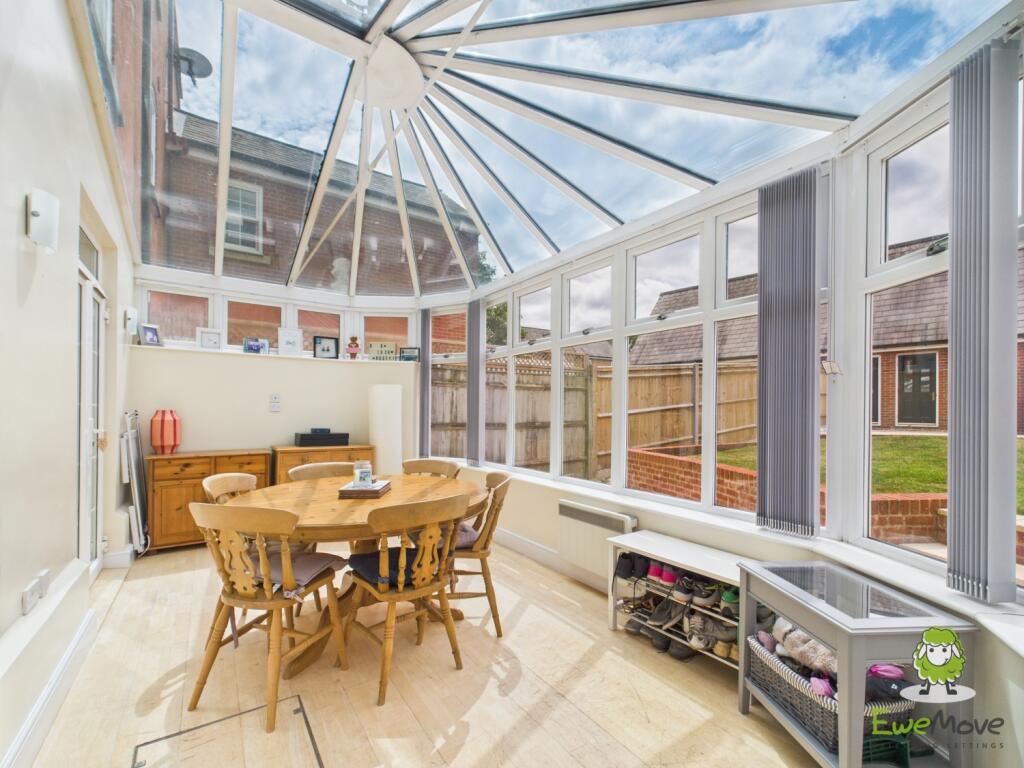 EweMove Basingstoke Estate Agents 17 Gaiger Avenue