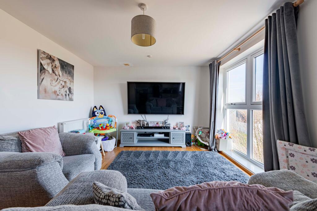 Living Room/Kitchen (4)