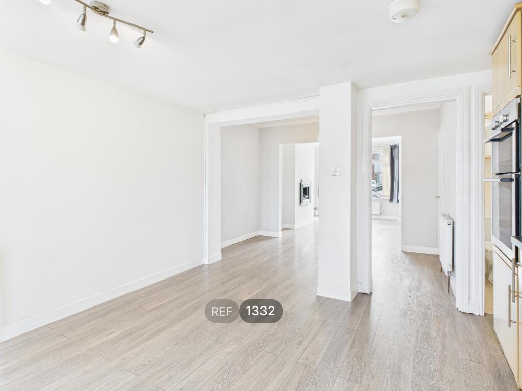 Kitchen / Dining area