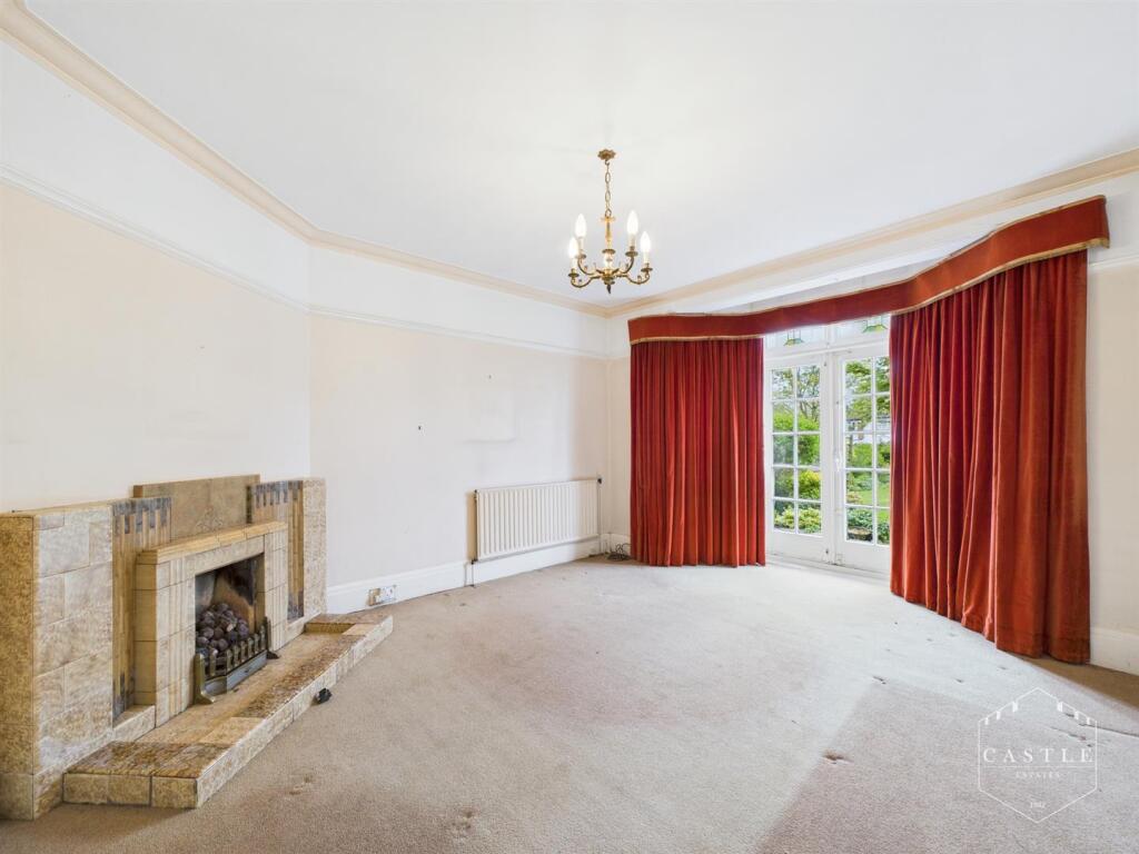 GARDEN/SITTING ROOM