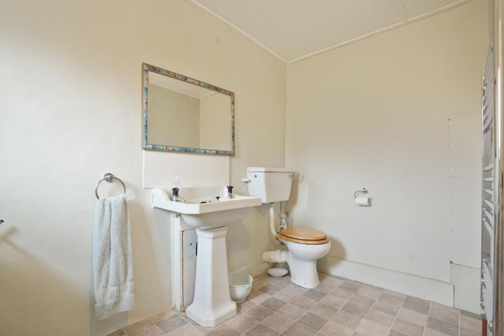 EweMove Estate Agent Scunthorpe South - Cloakroom