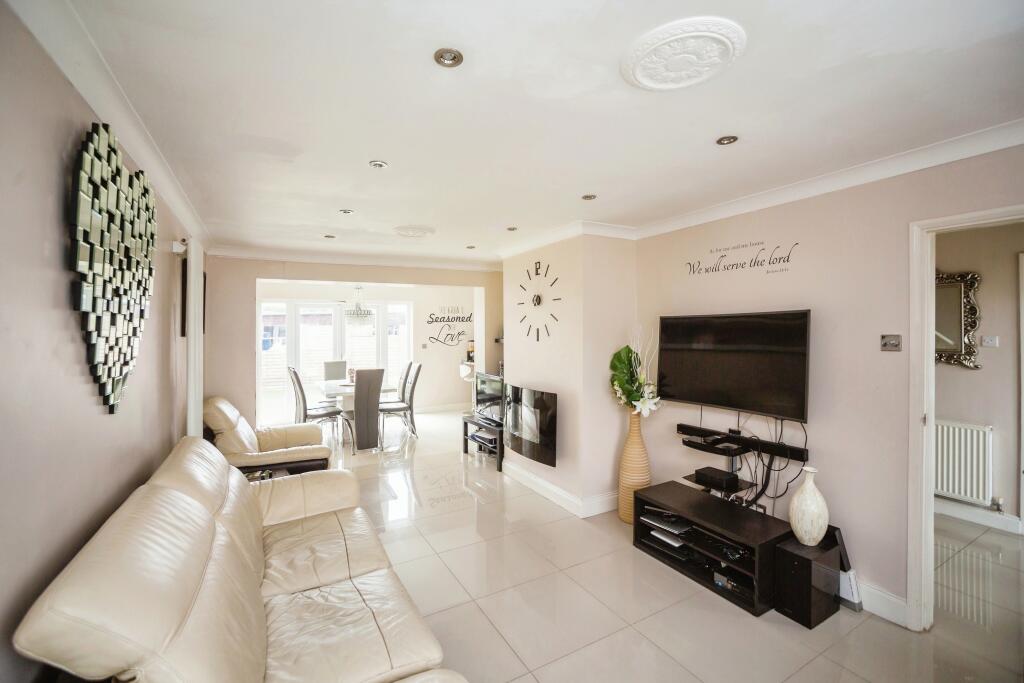 Lounge/Dining Room