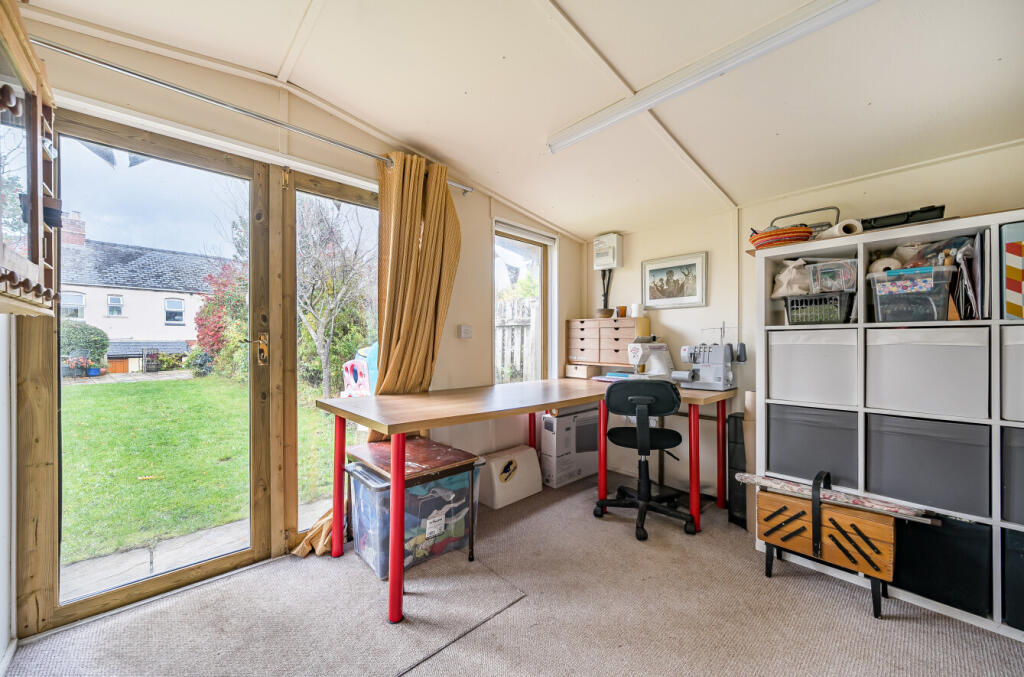 1370330-8-68f7e35...