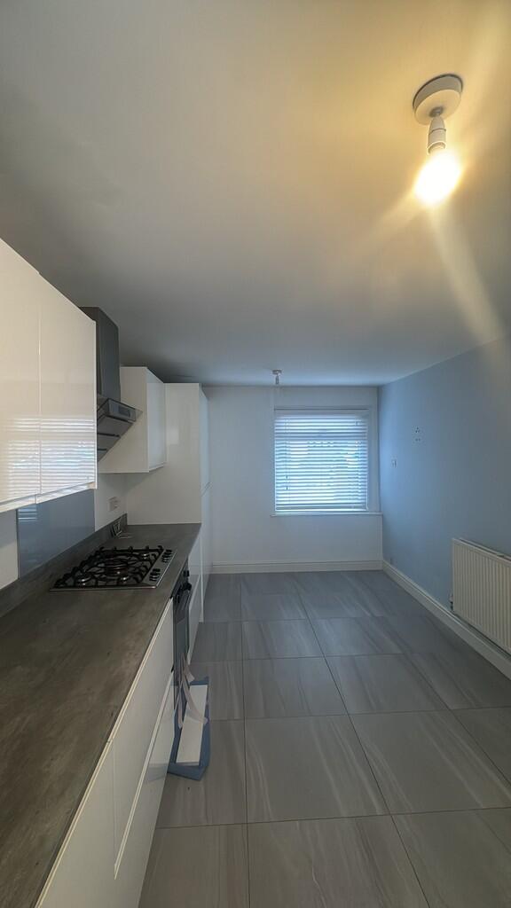 thumbnail_B34B28B...