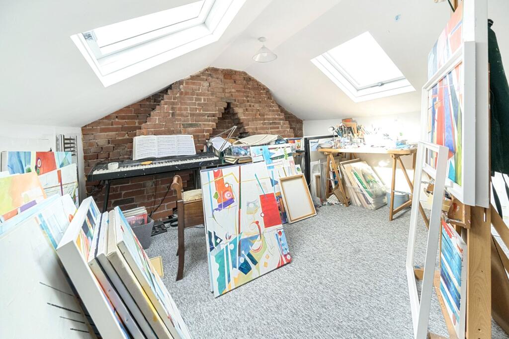 Attic Room/Hobbies