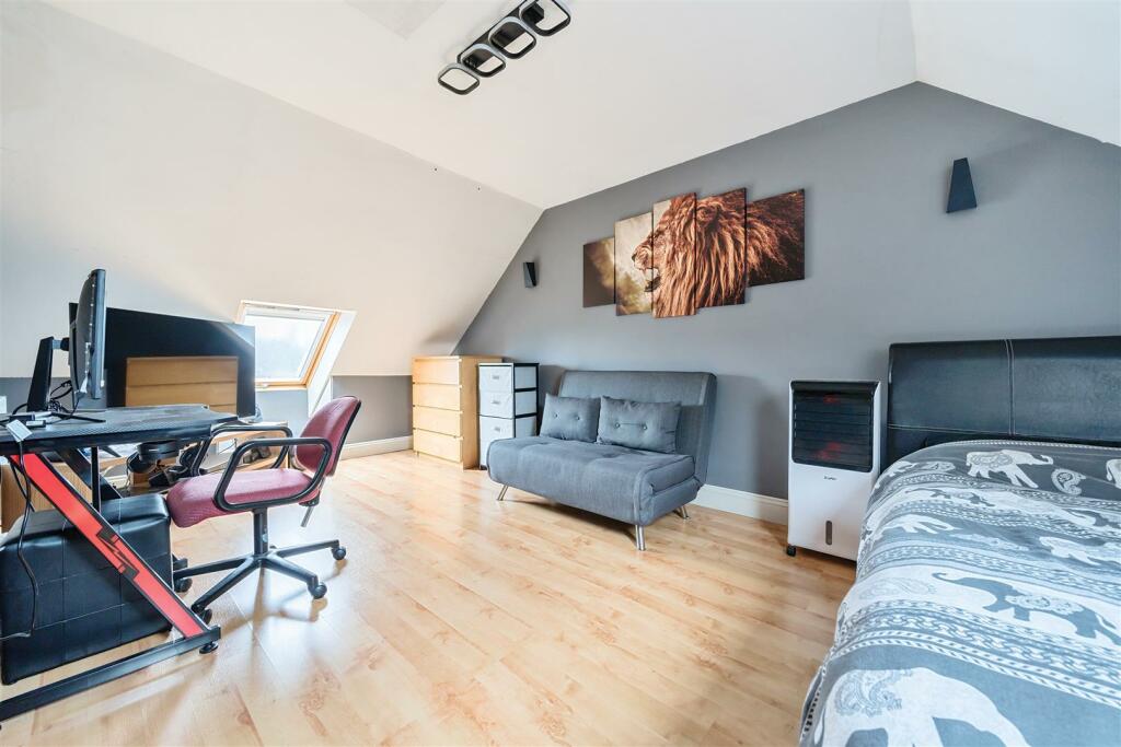 Bedroom 3 (2).jpg