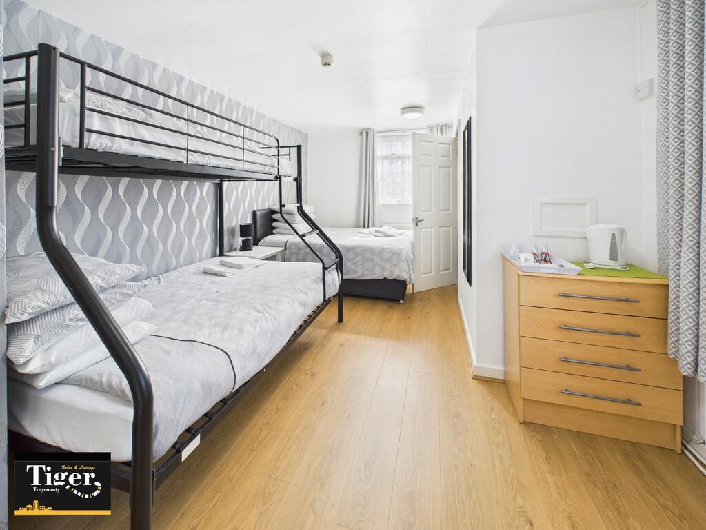 CAM02176G0-PR0547...