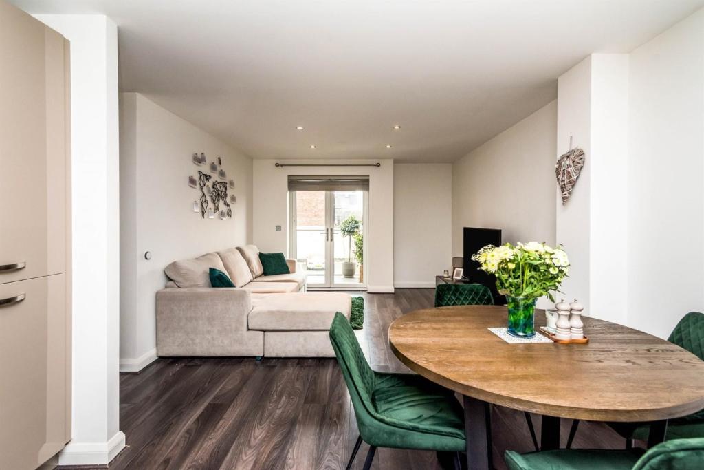 Chantry living area 4.jpg