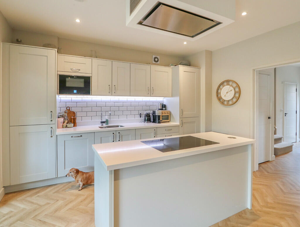 385572_2025051303...