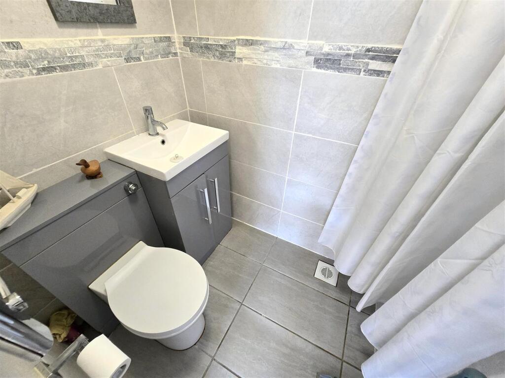 Garden Room Shower Room