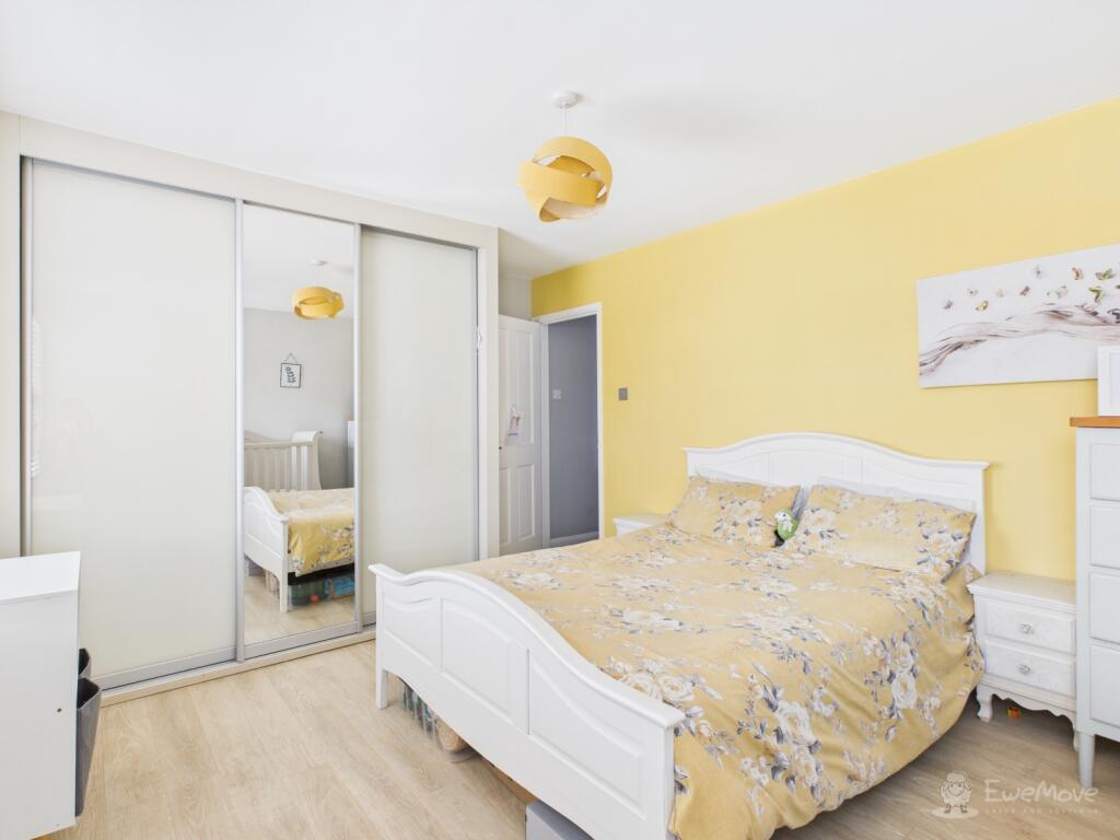 Principal bedroom- Mark Stephens EweMove Newmarket