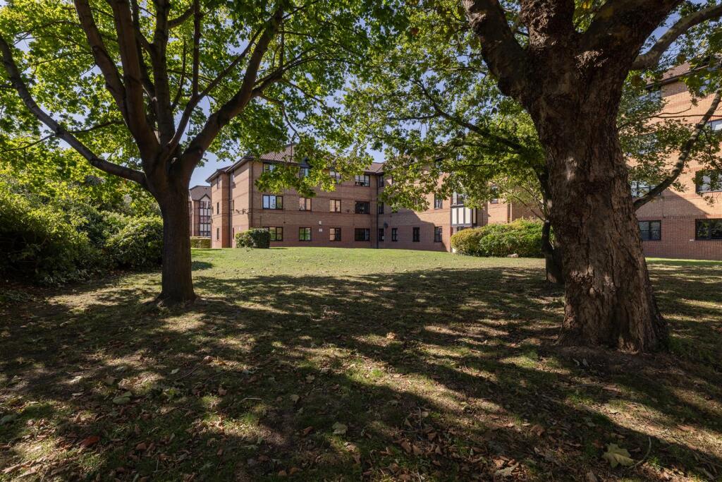 Chamberlain Place, E17