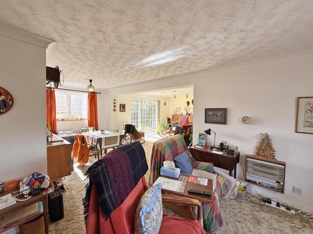 Rigdale Close 17 - Dining.jpg