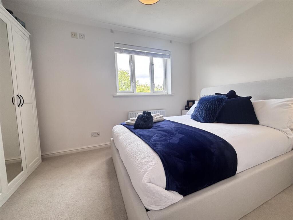 bedroom1.jpg